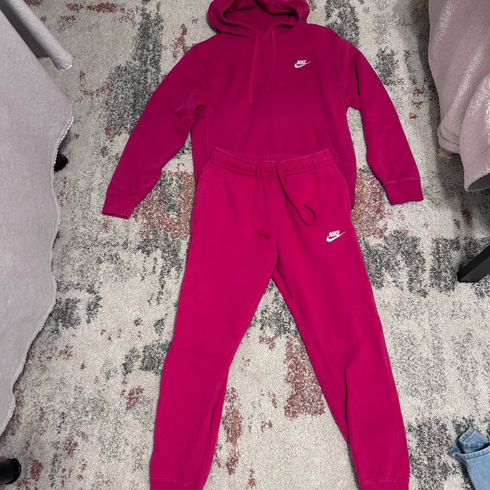 Nike Fuchsia Sweatsuit